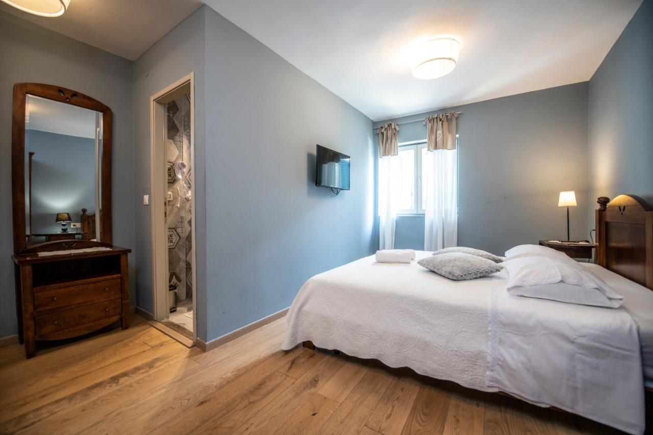 Lav Aparthotel 3*